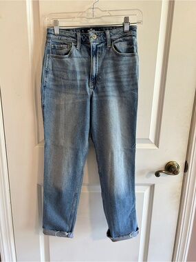 Hollister Classic High-Rise Light Wash Women’s Jeans